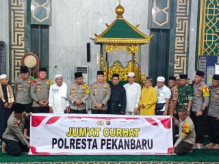 Polresta Pekanbaru Melaksanakan Cooling System dengan Gelar Jumat Curhat